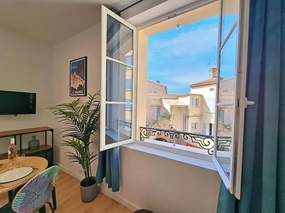 Chic - Climatise - 2 Pas Du Port - Place Aux Herbes Σαιν-Τροπέ 0*,  Γαλλία